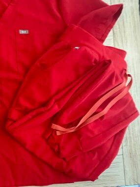 Figs Scrub PANTS, pop red, Zamora